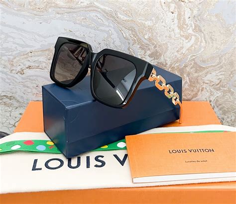 Louis Vuitton 2021 LV Edge Sunglasses 